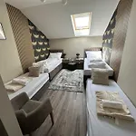 Bed and breakfast M5 Autópálya Eurobus Panzió 140,km Kisteleki Lehajtó
