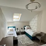 M5 Autópálya Eurobus Panzió 140,km Kisteleki Lehajtó Bed and breakfast