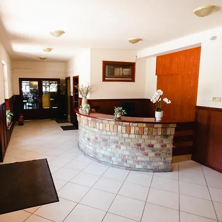 M5 Autopalya Eurobus Panzio 140,km Kisteleki Lehajto Bed & Breakfast
