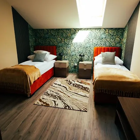 M5 Autopalya Eurobus Panzio 140,km Kisteleki Lehajto Bed & Breakfast